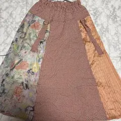 美品 スカラー パッチワーク風変形ロングスカート M 蝶 猫 花　キノコ柄のサムネイル