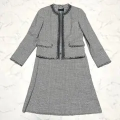 美品　23区　セレモニースーツ　ノーカラーツイード　スカート　ホワイト系