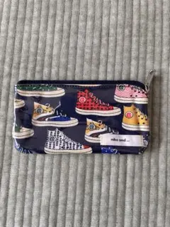 niko and ... スニーカー柄ポーチ