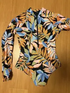 Billabong 葉柄 長袖ラッシュガード