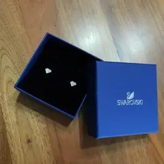 新品！スワロフスキー☆ダイヤモンド型ピアス