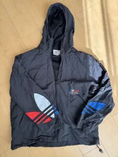 アディダスオリジナルス ナイロントラックジャケット フード付き