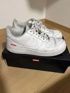 Supreme Nike Air Force 1 Low Whiteのサムネイル