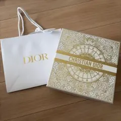 Dior ギフトボックス ホワイト/ゴールド