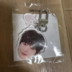 treasure顔アクリルキーホルダー