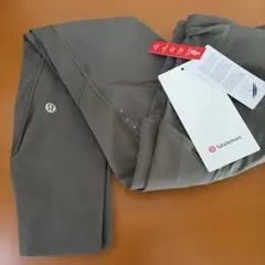 lululemon トレーニング用スパッツ　カーキ色！