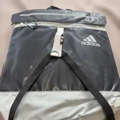 adidas バックパック 黒 グレー