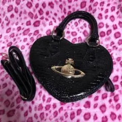 【最終値下げ中】ハート型　ブラックエナメルショルダーバッグ