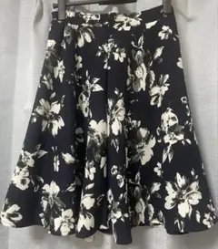 イング　フラワープリント フレアスカート Mサイズ ネイビー