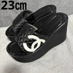 新品　厚底サンダル「黒×白・23㎝」のサムネイル