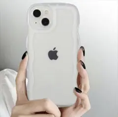 iPhone16用透明シリコンケース 波型デザイン