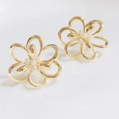 14KGP s925ポスト 花　大ぶり　ピアス　イエローゴールド