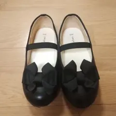黒いリボン付きフォーマルシューズ
