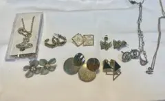 ネックレス・ピアス　アクセサリーまとめ売り