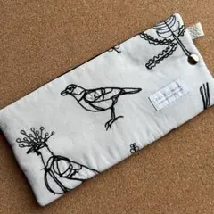 ハンドメイド　ボックスサイズティッシュ携帯ケース　⌘ ハユファブリック　bird