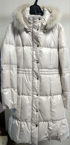 ベージュ ダウンロングコート ファー付き