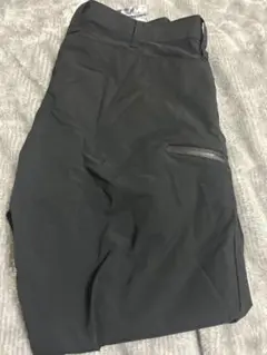 ストレッチ素材 黒 スラックス ジッパーポケット付き