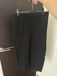 黒タイトスカート ウエストゴム 前スリットあり