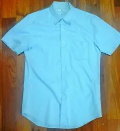 UNIQLOスリムフィット Mサイズ 半袖ストライプシャツ 薄い青