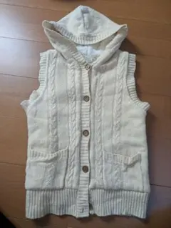 フード付きクリーム色ニットベスト ボア