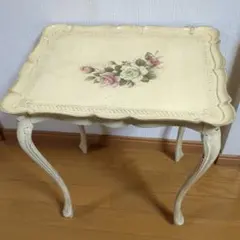 猫足サイドテーブル　イタリア製　　シャビー仕立て