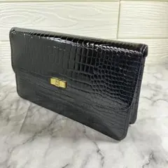 HARDY AMIES エナメル仕上げの黒 クラッチバッグ