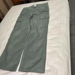 オリーブグリーン カーゴパンツ