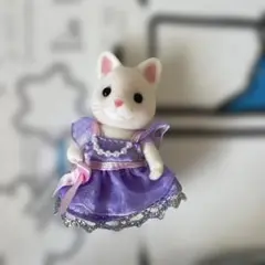 シルバニアファミリー 猫の人形 紫色のドレス