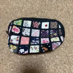 おばあちゃんの作ったパッチワーク　花柄ポーチ