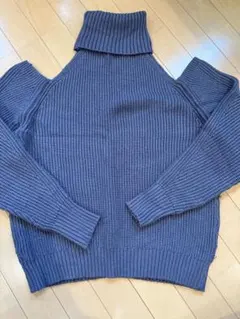 ZARA ダークブルー オフショルダーセーター　冬服