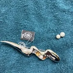 シルバーブローチ 流線型 パール付き