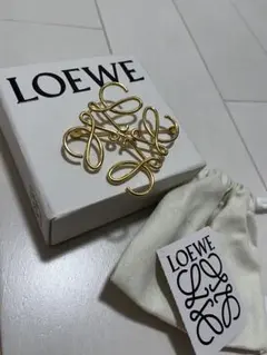 4045 LOEWE ロエベ アナグラム ロゴブローチ シルバー ロエウェ - メルカリ