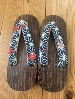 【新品未使用です】花柄鼻緒の木製草履 S 22.5cm