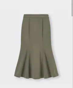 GU カットソーマーメイドロングスカート