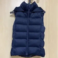 美品　レディースM ユニクロ　フード付きダウンベスト　ネイビー