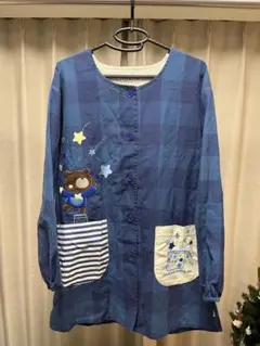 保育士用エプロン 青色チェック柄エプロン クマ刺繍付き