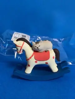 デコレコンコンブル　木馬ですやすや子猫　IV