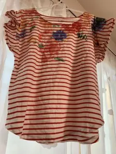 ボーダーと花柄のカジュアルなTシャツ