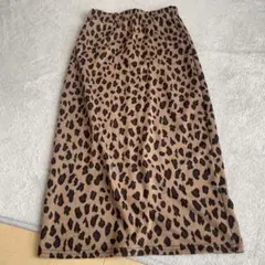 【即配送】薄手ニット生地　ヒョウ柄タイトスカート スリット入り