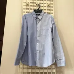 青と白のストライプ長袖シャツ