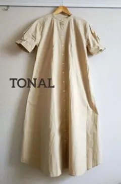 TONAL バンドカラー シャツワンピース 半袖 コットン ベージュのサムネイル
