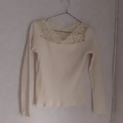 earth music&ecology明るいベージュ レース付き長袖S（М）