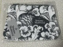 Vivienne Westwoodノベルティポーチ