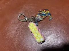 ピンク黄なパラコードボックスキーホルダーストラップ猫メインクーン