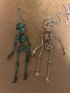 ガイコツ　キーホルダー 2体セット
