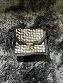 白黒のショルダーバッグ