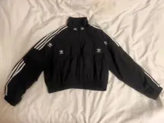 adidas トラックジャケット　クロップドジャケット ブラック