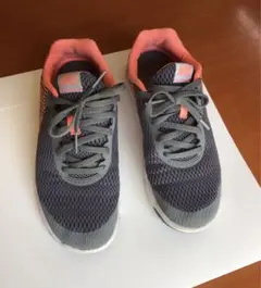 NIKE レディース スニーカー メッシュ 軽量 23.5cm