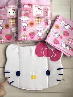 【新品】ハローキティ 顔型　折りたたみ クッション 3枚セット レジャーシート