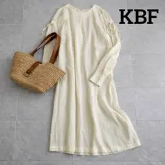 KBF シフォンワンピース　オフホワイト　リゾート　ゆったりめ　春夏　透け感